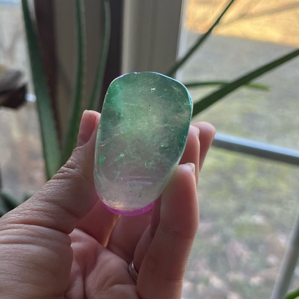 Aura Clear CrystalQuartz Double Mushroom Carving 101g - Picture 8 of 8